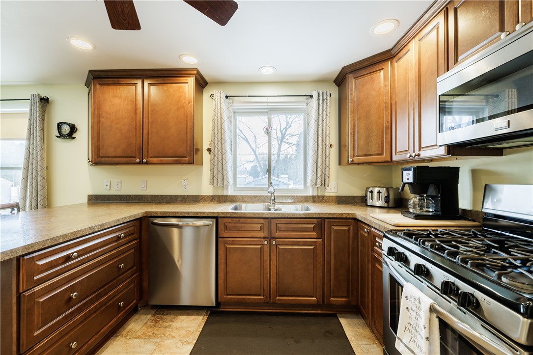 3695 Lyell Road Gates, NY 14606 - Photo 4 of 29