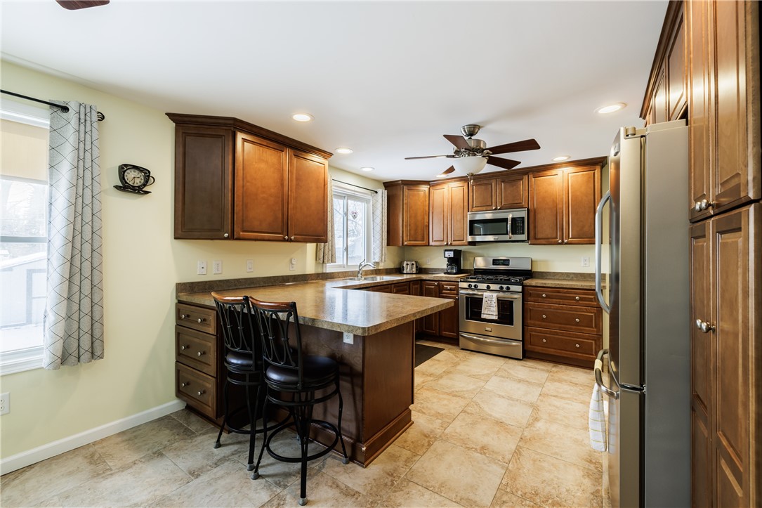 3695 Lyell Road Gates, NY 14606 - Photo 6 of 29