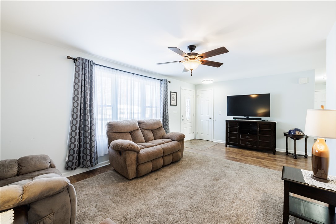 3695 Lyell Road Gates, NY 14606 - Photo 10 of 29 Living Room