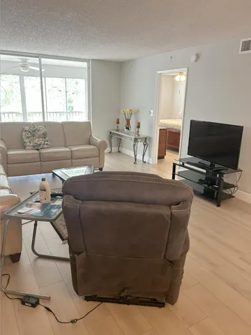 $1,850 | 4734 Lucerne Lakes Boulevard North, Unit 410, Lake Worth, FL 33467