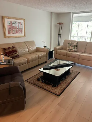 $1,850 | 4734 Lucerne Lakes Boulevard North, Unit 410, Lake Worth, FL 33467