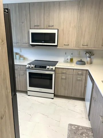 $1,850 | 4734 Lucerne Lakes Boulevard North, Unit 410, Lake Worth, FL 33467