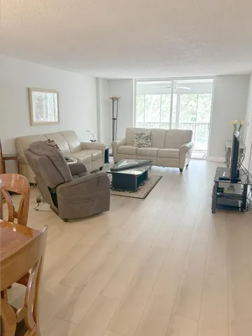 $1,850 | 4734 Lucerne Lakes Boulevard North, Unit 410, Lake Worth, FL 33467