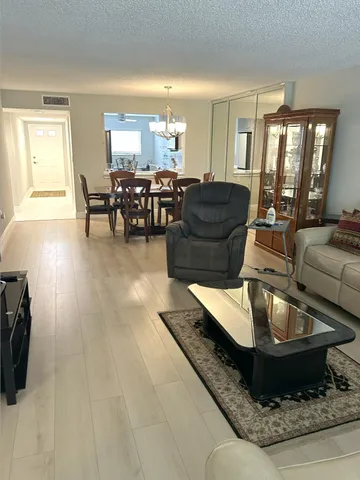 $1,850 | 4734 Lucerne Lakes Boulevard North, Unit 410, Lake Worth, FL 33467