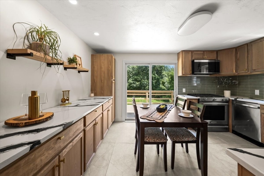 46 Old Powder House Road Lakeville, MA 02347 - Photo 9 of 40 Gallery Image 9