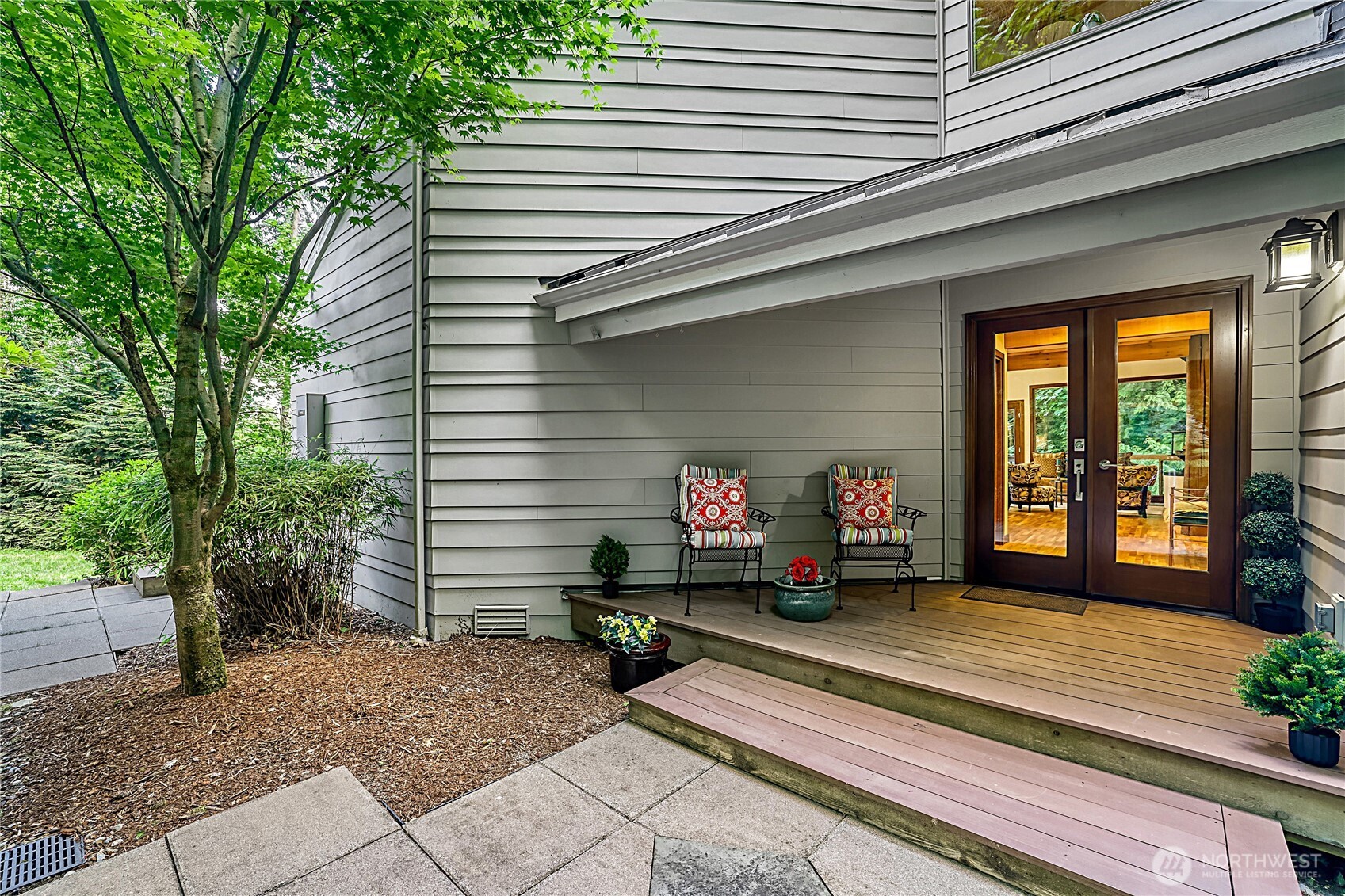 13020 Squak Mountain Road Southeast Issaquah, WA 98027 - Photo 2 of 40