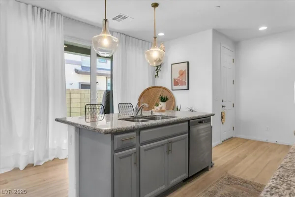 $2,800 | 92 Kimberlite Drive, Henderson, NV 89011
