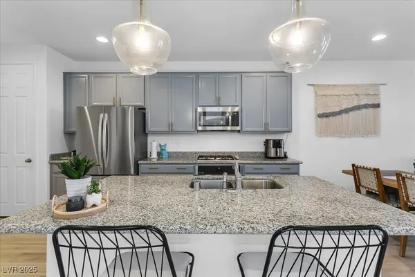 $2,800 | 92 Kimberlite Drive, Henderson, NV 89011