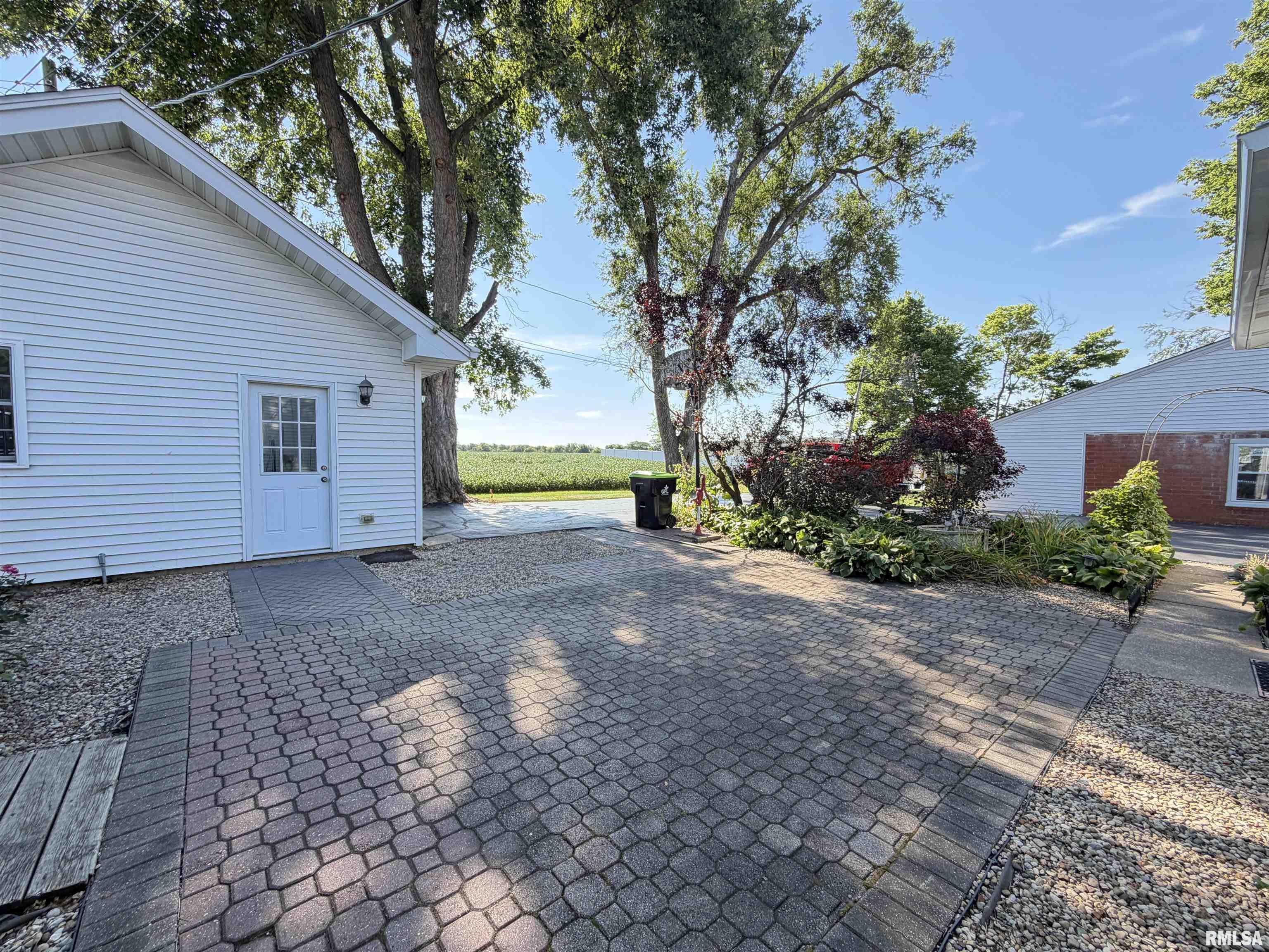 402 South Main Street Avon, IL 61415 - Photo 10 of 61 Gallery Image 10