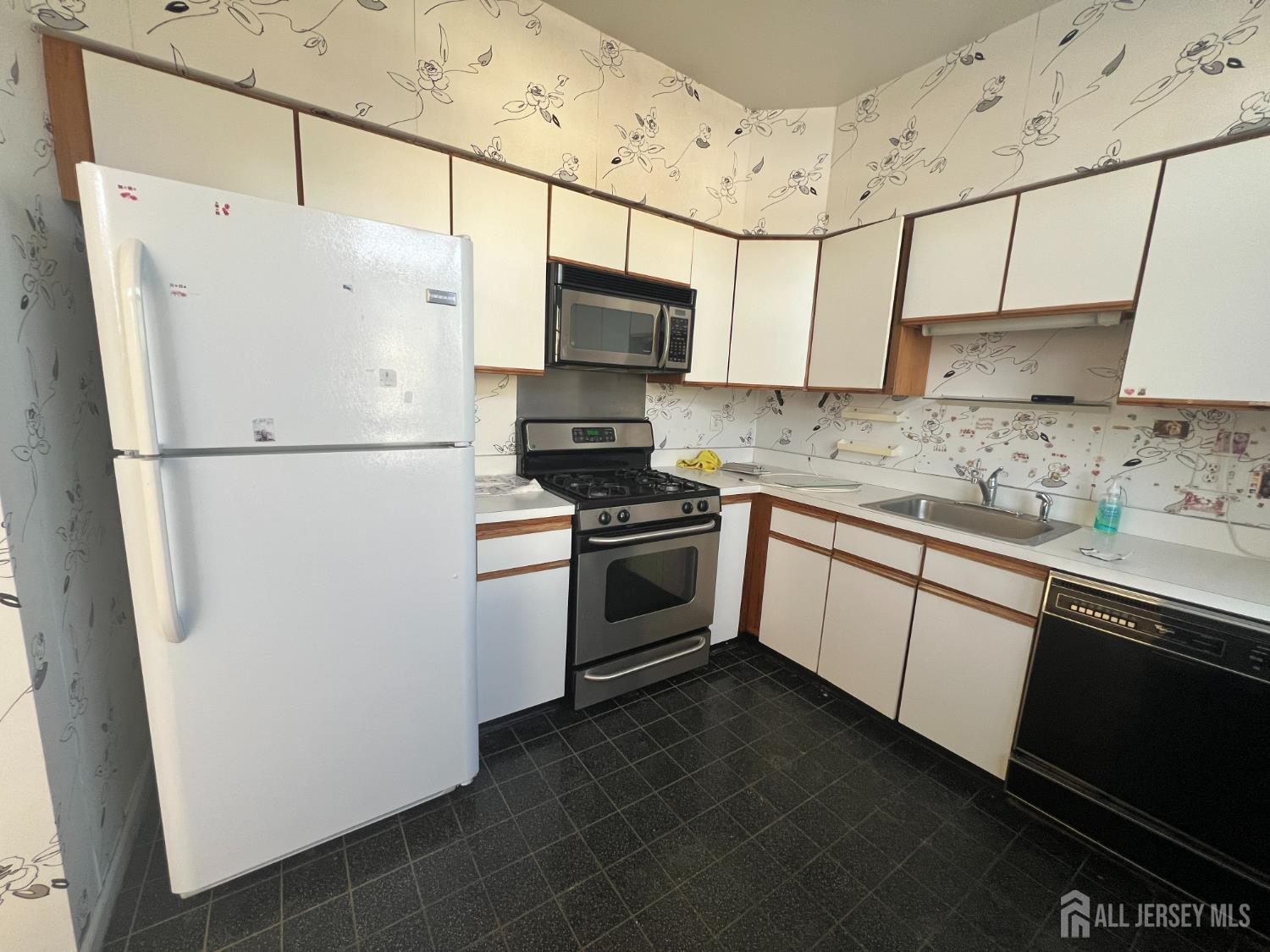 3 Winthrop Road Monroe Township, NJ 08831 - Photo 5 of 19