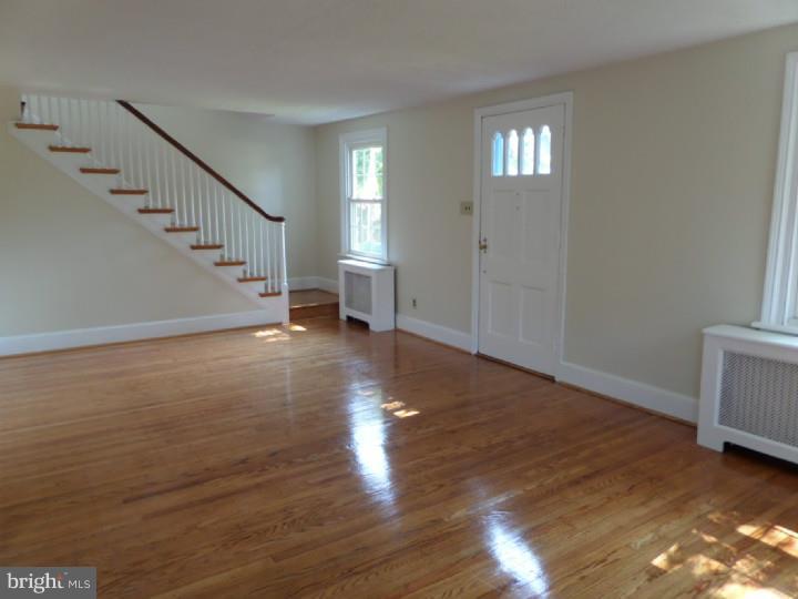 718 Garden Road Glenside, PA 19038 - Photo 2 of 25 Living Room