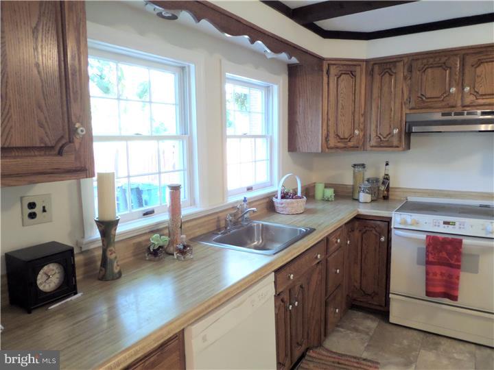 718 Garden Road Glenside, PA 19038 - Photo 11 of 25 Kitchen