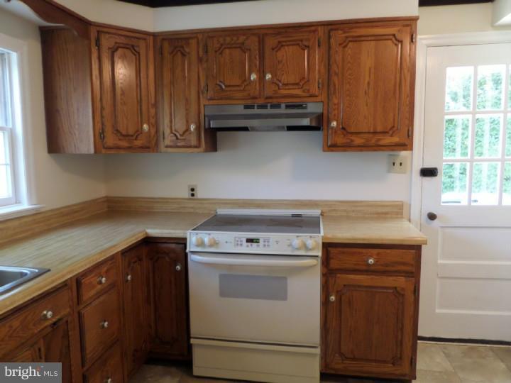 718 Garden Road Glenside, PA 19038 - Photo 12 of 25 Kitchen