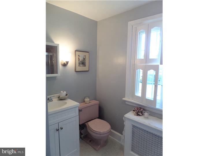 718 Garden Road Glenside, PA 19038 - Photo 17 of 25 Bathroom