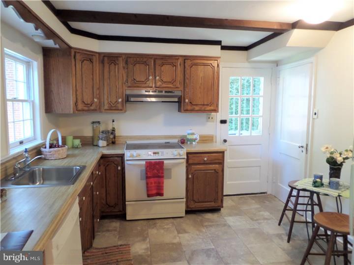 718 Garden Road Glenside, PA 19038 - Photo 10 of 25 Kitchen
