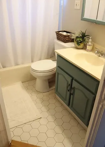 $3,000 | 335 Bunker Hill Street, Unit 2, Boston, MA 02129