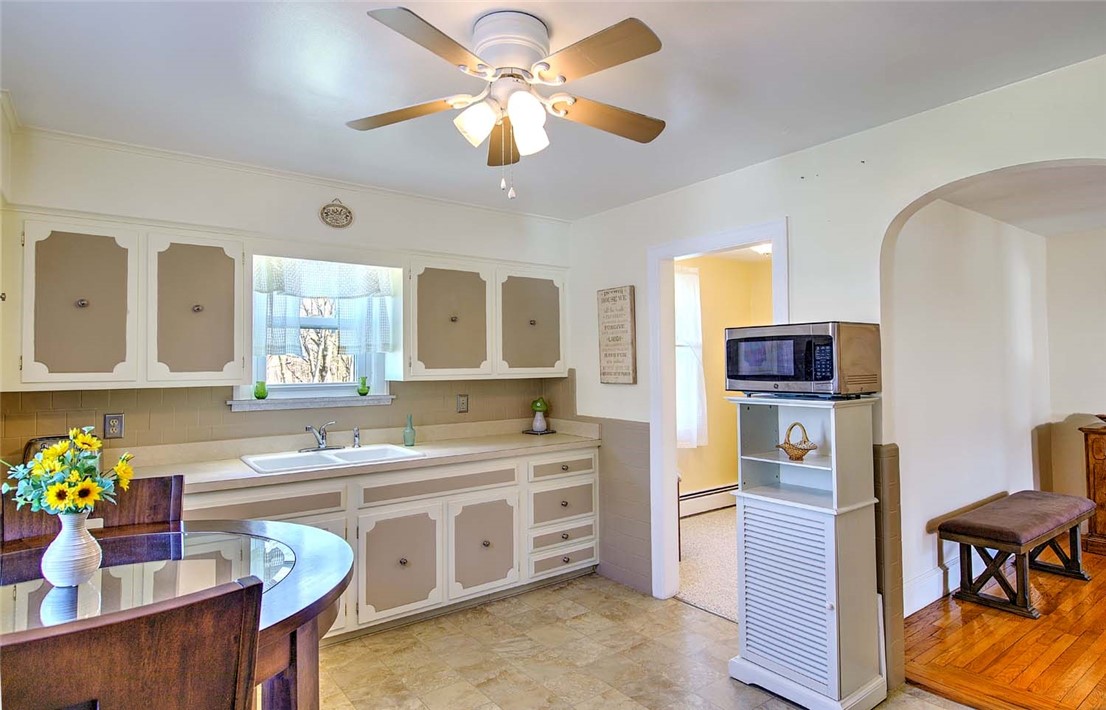 419 George Waterman Road Johnston, RI 02919 - Photo 5 of 31