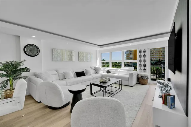 $675,000 | 405 North Ocean Boulevard, Unit 306, Pompano Beach, FL 33062