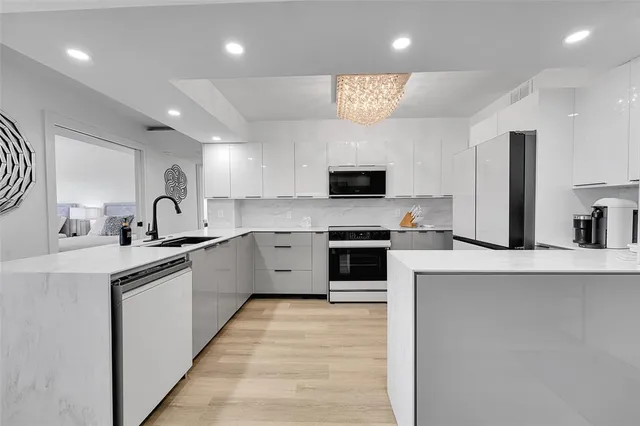 $675,000 | 405 North Ocean Boulevard, Unit 306, Pompano Beach, FL 33062