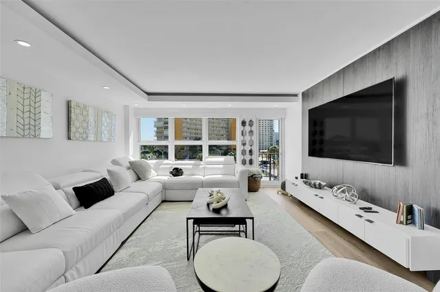 $675,000 | 405 North Ocean Boulevard, Unit 306, Pompano Beach, FL 33062