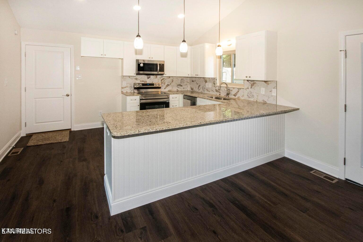 7600 Cedarcrest Road Knoxville, TN 37938 - Photo 13 of 30 kitchen bar