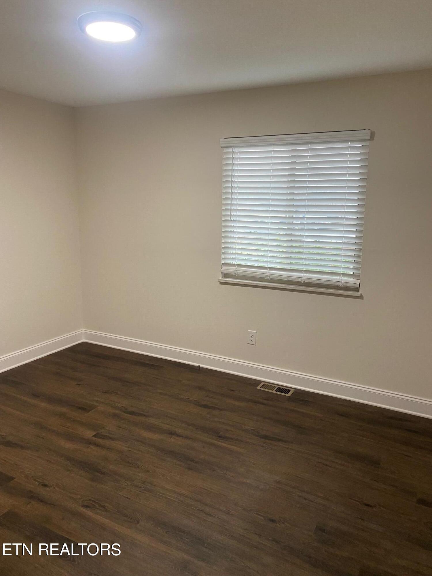 7600 Cedarcrest Road Knoxville, TN 37938 - Photo 23 of 30 2nd bedroom