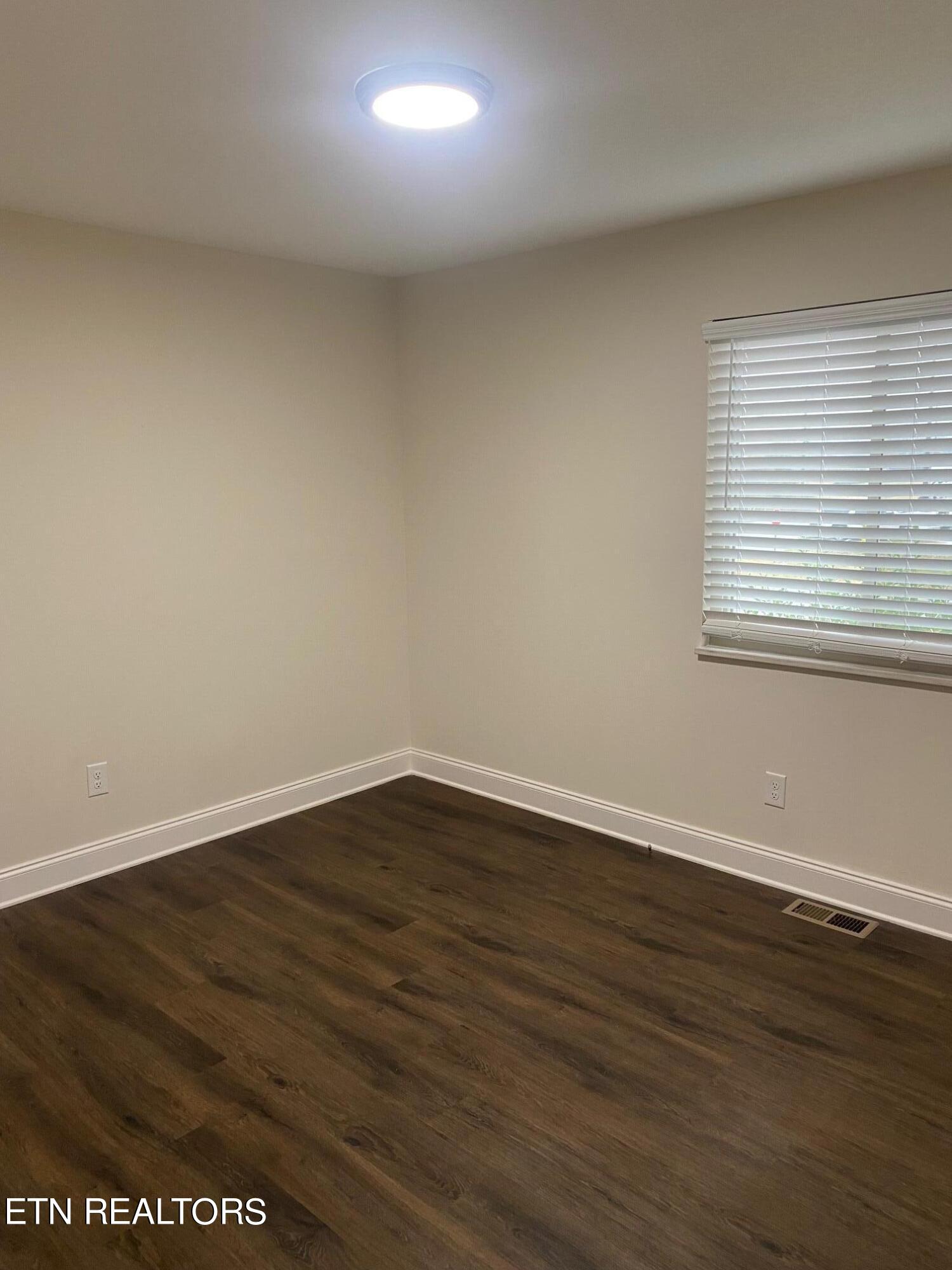 7600 Cedarcrest Road Knoxville, TN 37938 - Photo 25 of 30 2nd bedroom