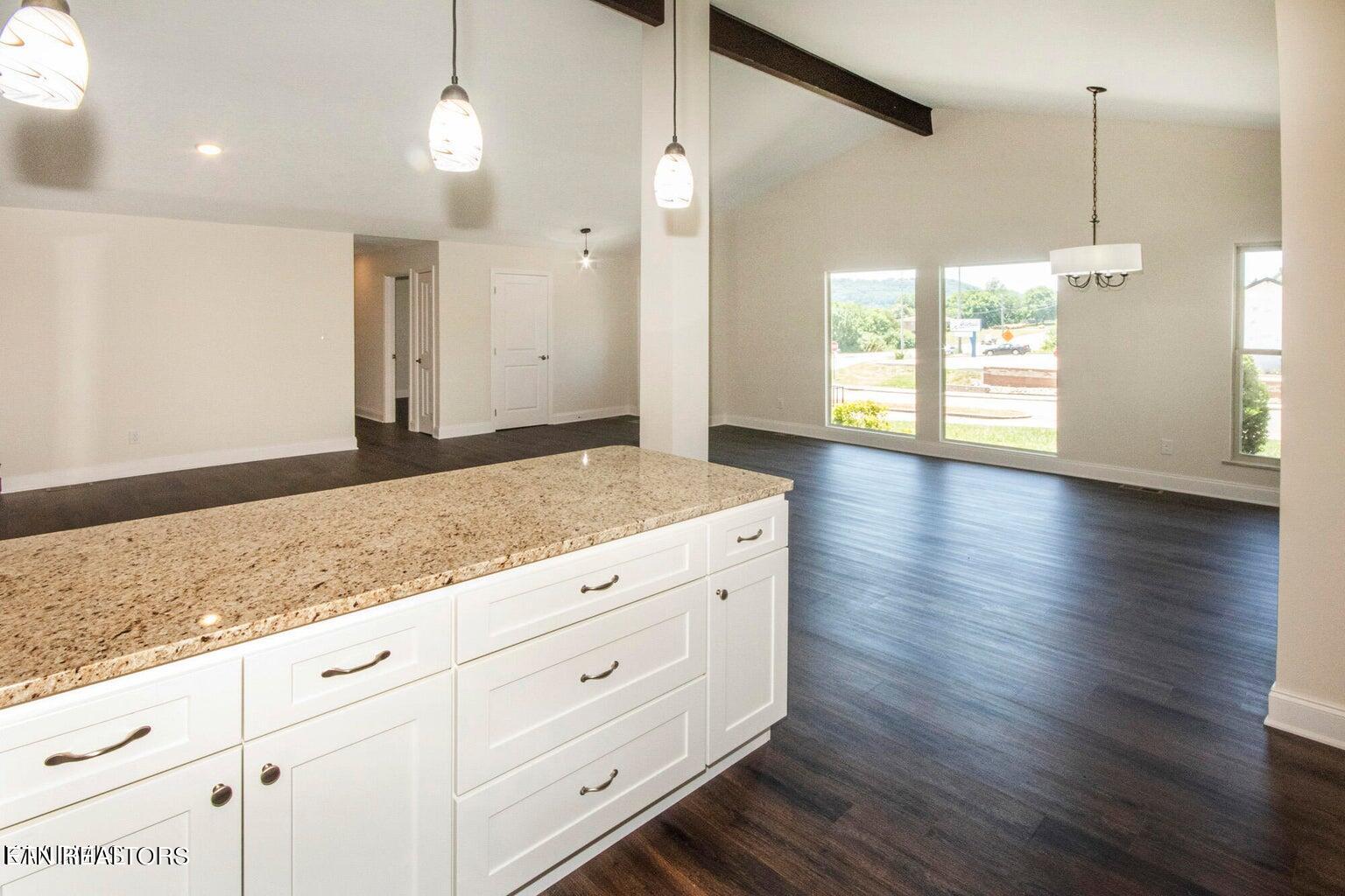 7600 Cedarcrest Road Knoxville, TN 37938 - Photo 3 of 30 living room