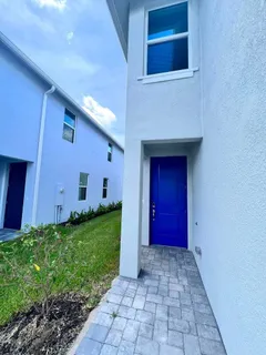 a view of a house with backyard