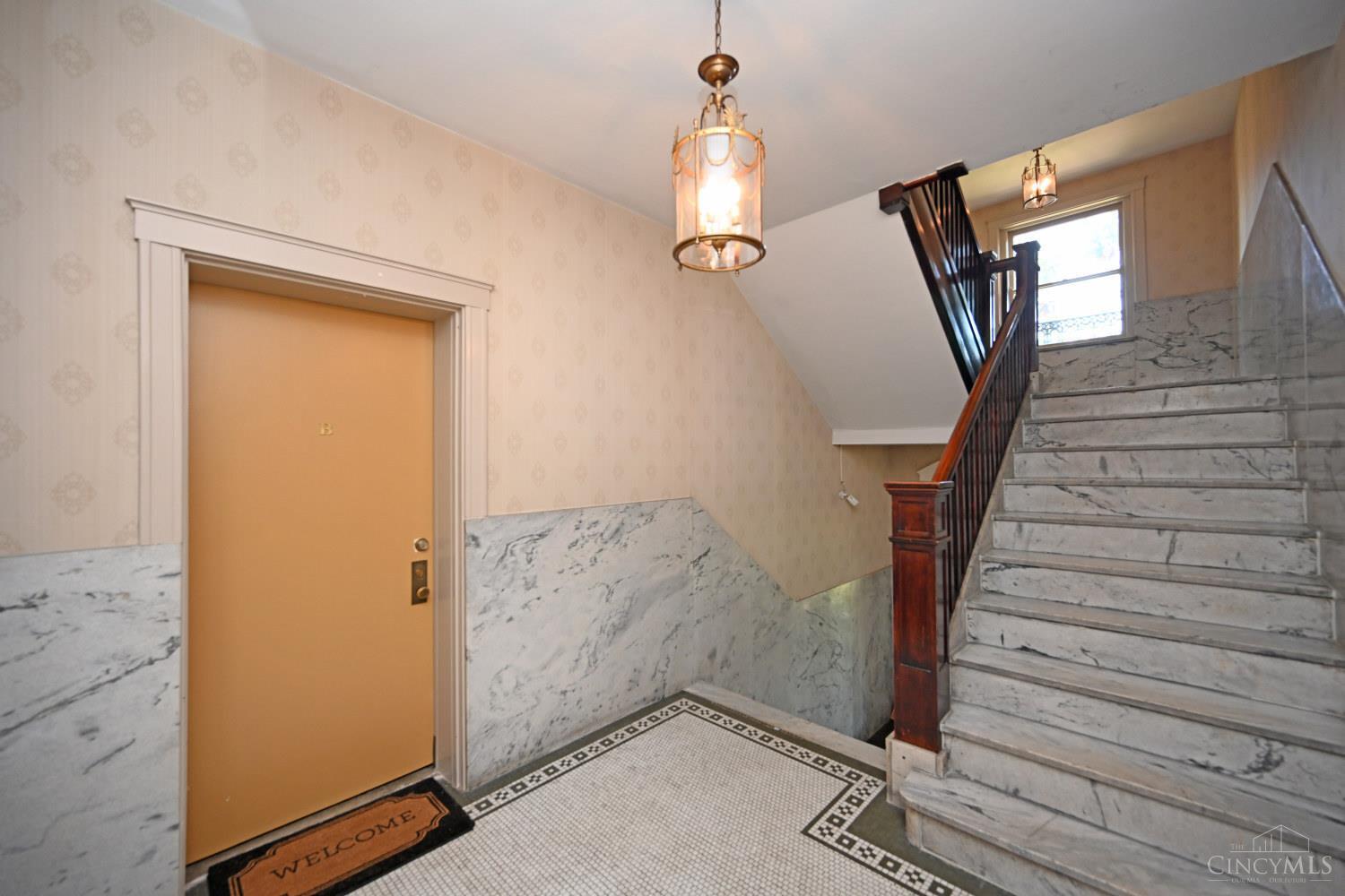 2136 Madison Road, Unit B Cincinnati, OH 45208 - Photo 5 of 41