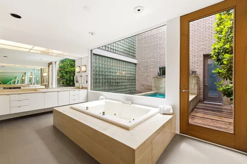 $1,900,000 | 9 Hallshire Court, Dallas, TX 75225