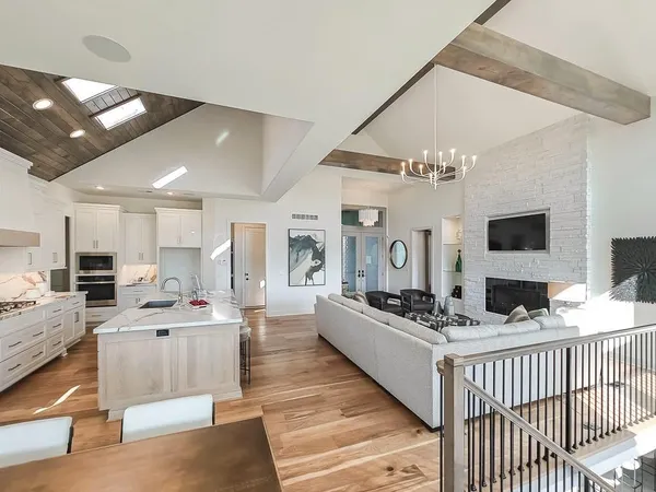 $1,675,000 | 5831 Lentz Drive, Parkville, MO 64152