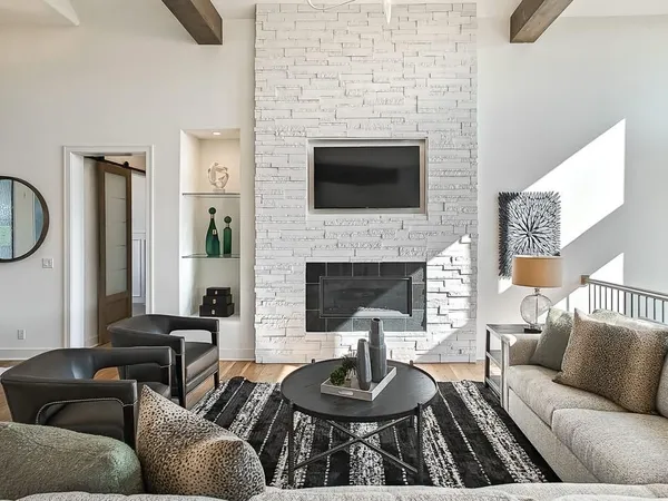 $1,675,000 | 5831 Lentz Drive, Parkville, MO 64152