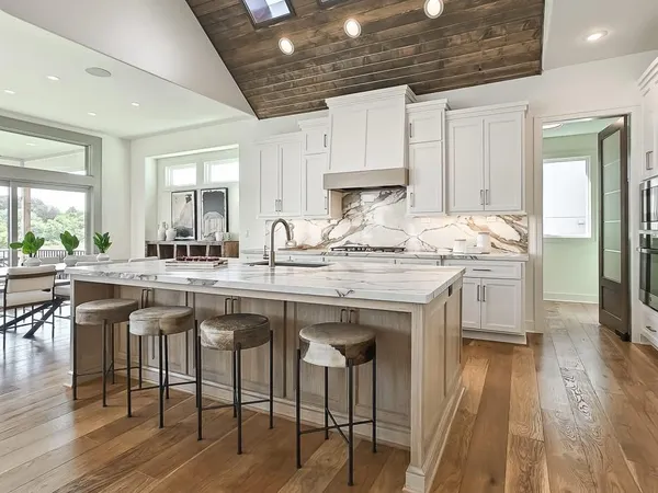 $1,675,000 | 5831 Lentz Drive, Parkville, MO 64152