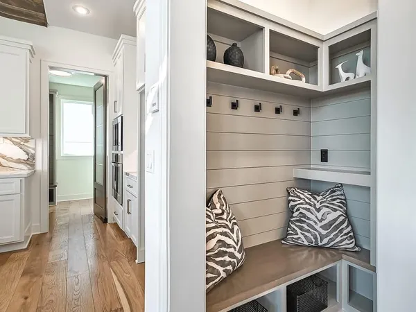$1,675,000 | 5831 Lentz Drive, Parkville, MO 64152