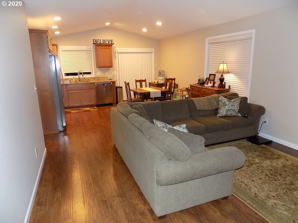 1114 Division Street Camas, WA 98607 - Photo 3 of 6 Gallery Image 3