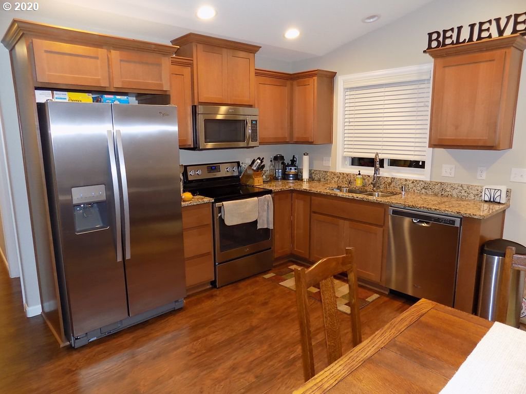 1114 Division Street Camas, WA 98607 - Photo 4 of 6 Gallery Image 4