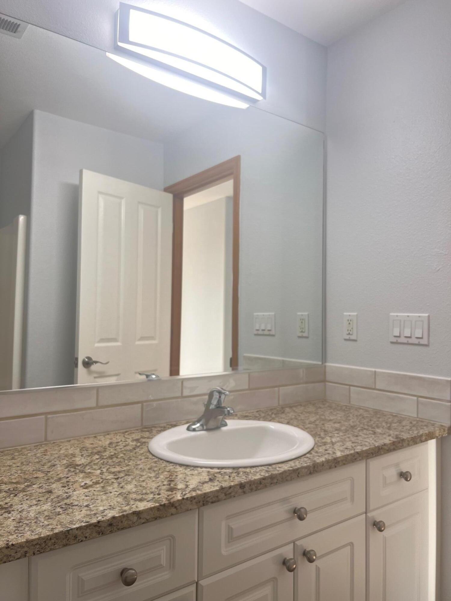 1064 Southwest 33rd Street Redmond, OR 97756 - Photo 18 of 22 IMG_1544