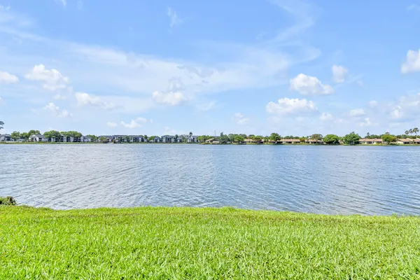 $215,000 | 5510 Lakeside Drive, Unit 202, Margate, FL 33063