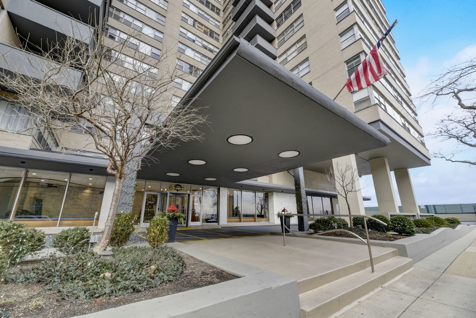 6301 North Sheridan Road, Unit 10N Chicago, IL 60660 - Photo 1 of 26 Gallery Image 1