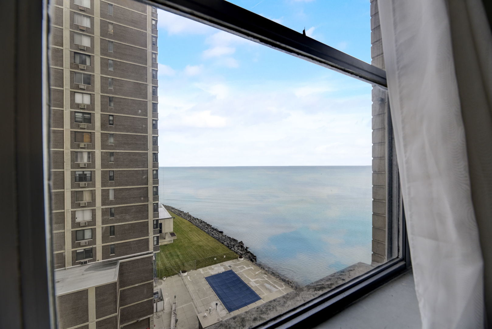 6301 North Sheridan Road, Unit 10N Chicago, IL 60660 - Photo 3 of 26 Gallery Image 3