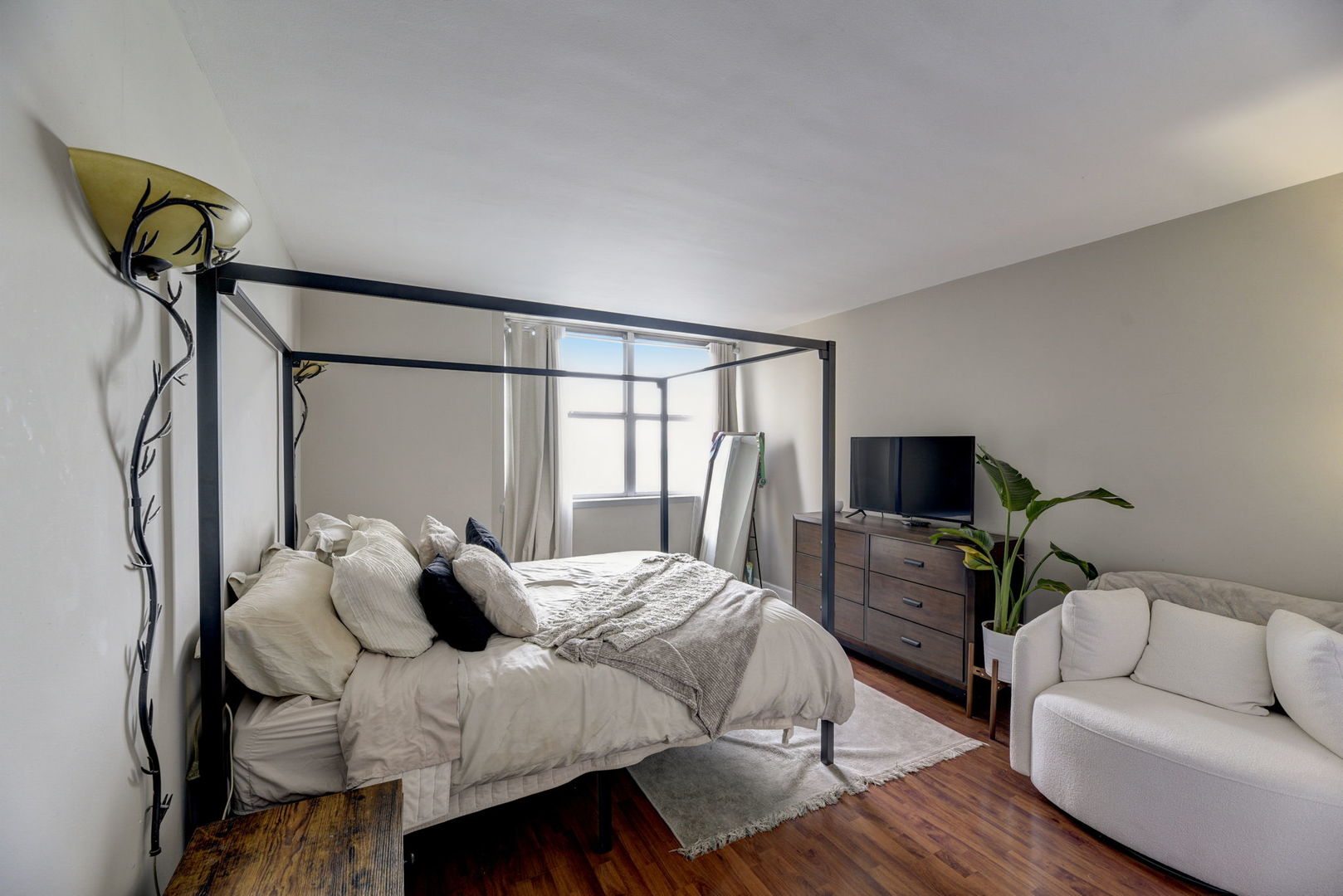 6301 North Sheridan Road, Unit 10N Chicago, IL 60660 - Photo 8 of 26 Gallery Image 8