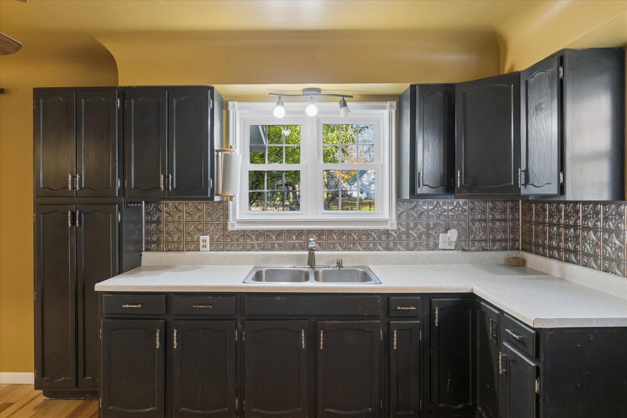 311 East Pine Street Edmore, MI 48829 - Photo 12 of 36 11-311-E-Pine-St-Windowstill