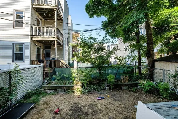 $3,250 | 17 O Street, Unit 1, Boston, MA 02127
