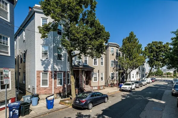 $3,250 | 17 O Street, Unit 1, Boston, MA 02127