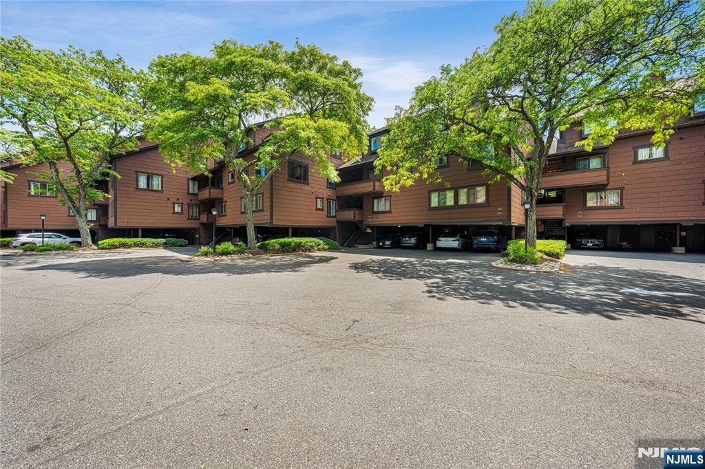 261 Sunset Key Secaucus, NJ 07094 - Photo 27 of 35