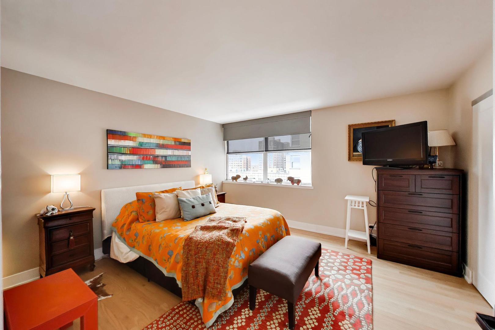 6301 North Sheridan Road, Unit 8V Chicago, IL 60660 - Photo 17 of 40