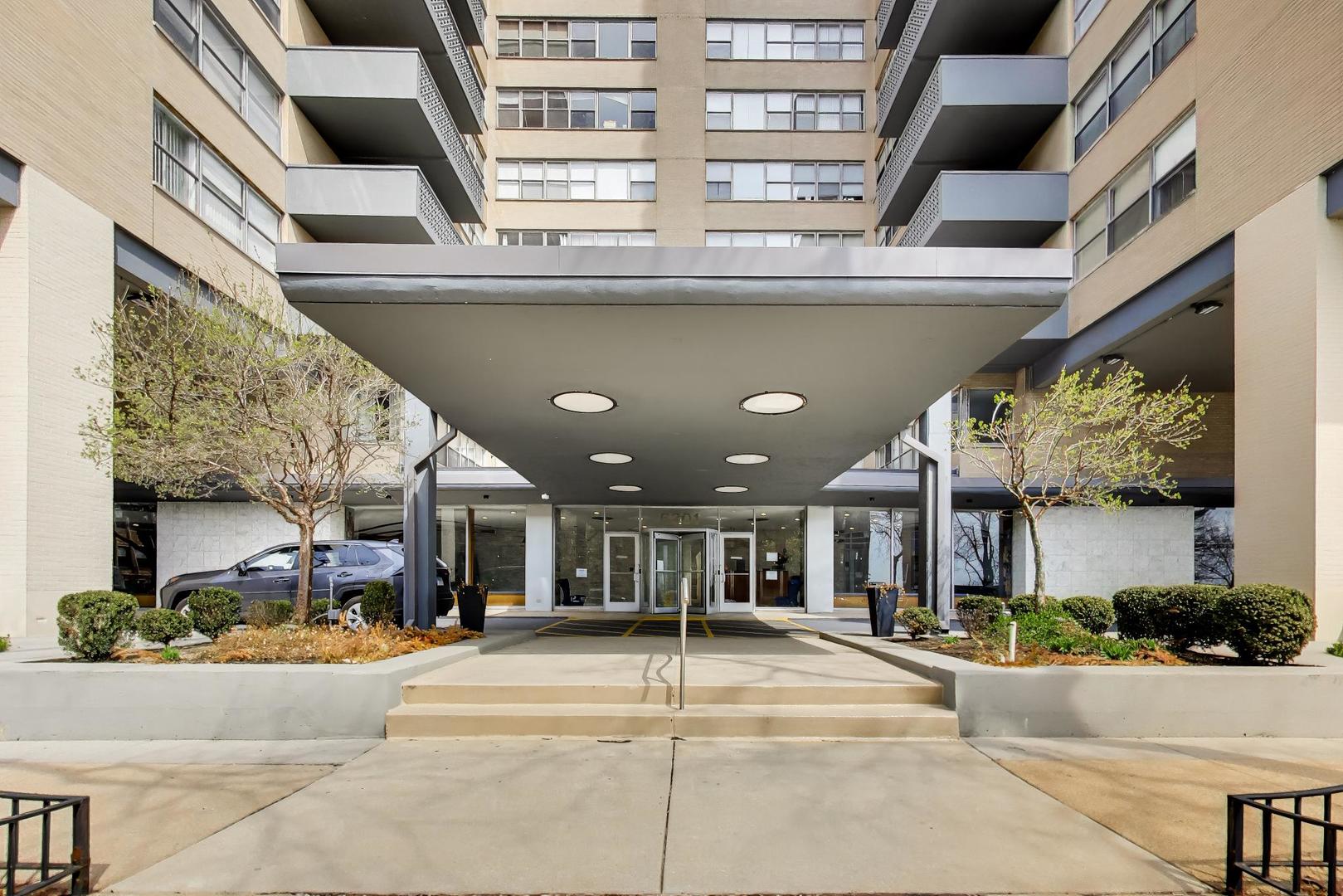 6301 North Sheridan Road, Unit 8V Chicago, IL 60660 - Photo 3 of 40