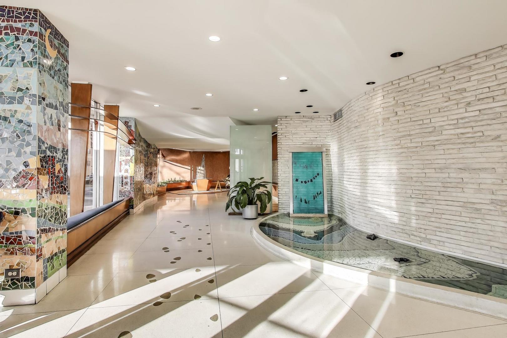6301 North Sheridan Road, Unit 8V Chicago, IL 60660 - Photo 5 of 40