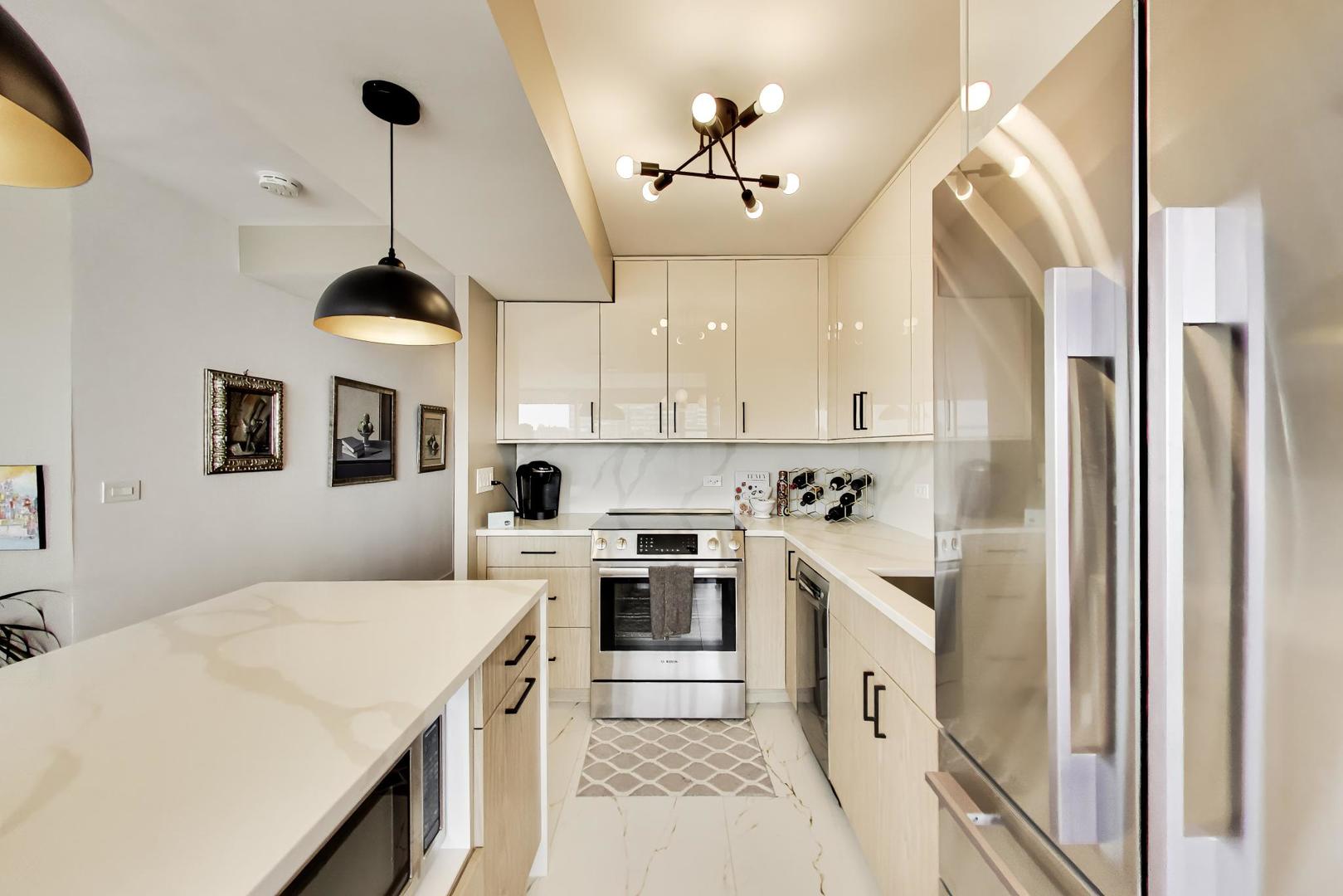 6301 North Sheridan Road, Unit 8V Chicago, IL 60660 - Photo 9 of 40